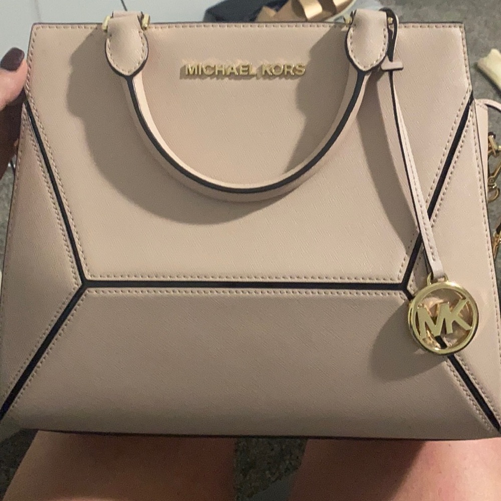 Michael Kors handbag 🌸
